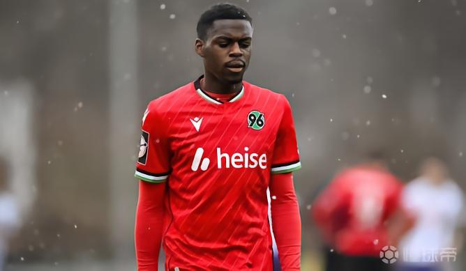 德天空:法兰克福积极推进签阿塞科,罗马也在竞争中全力以赴
